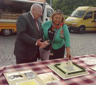 Halina Pawlovsk naslouch vkladu o historii pomnku 29. 6.